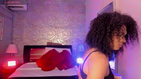 Snapshot of _vennuss_ chatting on 09/18/25, 05:20 Venus online show from 09/18/25, 05:20