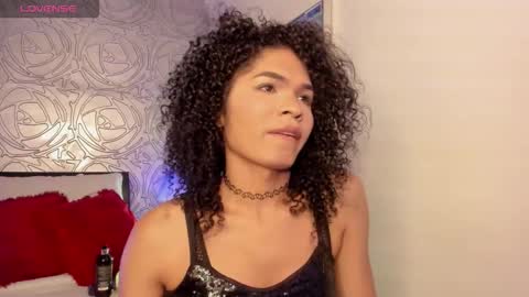 Snapshot of _vennuss_ chatting on 10/15/25, 05:40 Venus online show from 10/15/25, 05:40