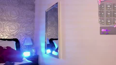 Snapshot of _vennuss_ chatting on 10/21/25, 05:08 Venus online show from 10/21/25, 05:08