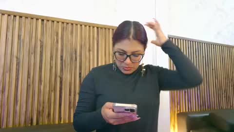 Veronica online show from 09/17/25, 11:34