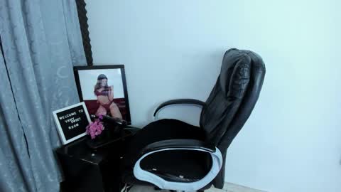 Vicky online show from 12/04/25, 08:28