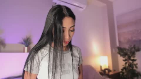 Snapshot of _victoria_lee chatting on 06/04/26, 12:22 Victoria online show from 06/04/26, 12:22