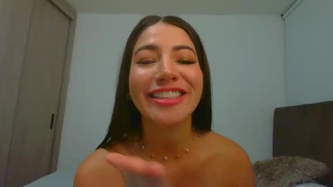 Snapshot of _violeta_white_ chatting on 01/13/25, 01:45 Violeta online show from 01/13/25, 01:45