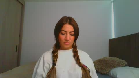 Snapshot of _violeta_white_ chatting on 01/14/25, 08:48 Violeta online show from 01/14/25, 08:48