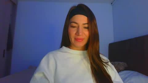 Snapshot of _violeta_white_ chatting on 01/17/25, 02:08 Violeta online show from 01/17/25, 02:08