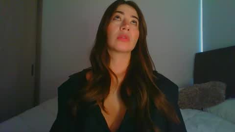 Snapshot of _violeta_white_ chatting on 01/28/25, 10:12 Violeta online show from 01/28/25, 10:12