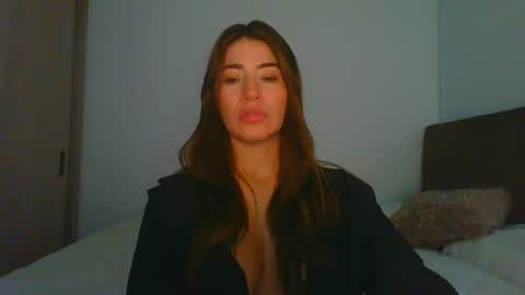 Snapshot of _violeta_white_ chatting on 01/29/25, 01:16 Violeta online show from 01/29/25, 01:16