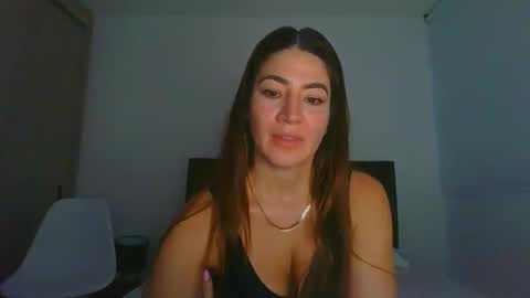 Snapshot of _violeta_white_ chatting on 02/14/25, 10:36 Violeta online show from 02/14/25, 10:36
