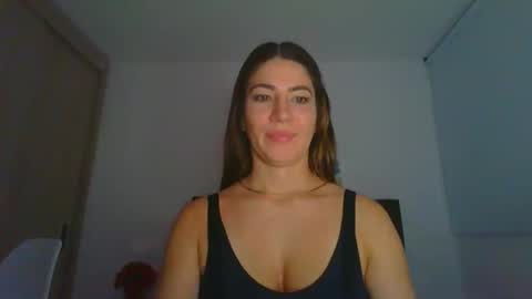 Snapshot of _violeta_white_ chatting on 02/15/25, 02:15 Violeta online show from 02/15/25, 02:15