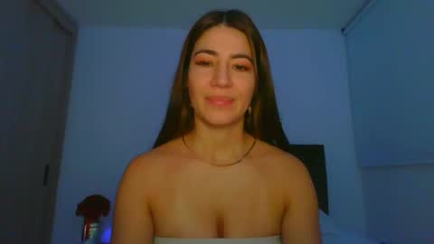 Snapshot of _violeta_white_ chatting on 02/17/25, 03:15 Violeta online show from 02/17/25, 03:15
