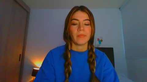 Snapshot of _violeta_white_ chatting on 02/21/25, 10:59 Violeta online show from 02/21/25, 10:59