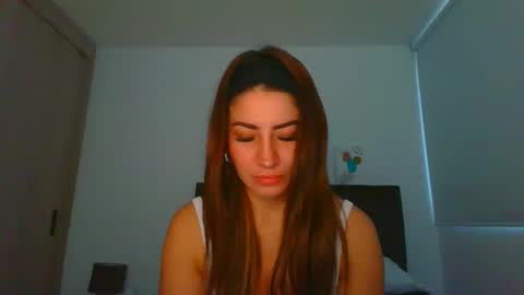 Snapshot of _violeta_white_ chatting on 02/26/25, 10:42 Violeta online show from 02/26/25, 10:42