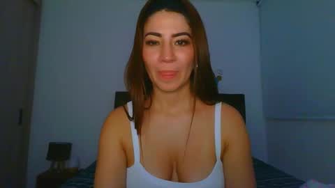Snapshot of _violeta_white_ chatting on 02/27/25, 01:48 Violeta online show from 02/27/25, 01:48