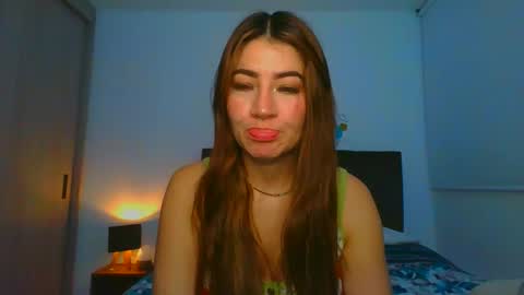 Snapshot of _violeta_white_ chatting on 03/06/25, 02:19 Violeta online show from 03/06/25, 02:19