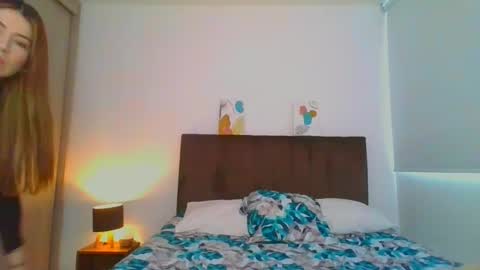 Snapshot of _violeta_white_ chatting on 03/08/25, 10:34 Violeta online show from 03/08/25, 10:34