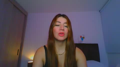 Snapshot of _violeta_white_ chatting on 03/10/25, 12:40 Violeta online show from 03/10/25, 12:40