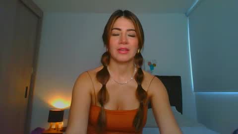 Snapshot of _violeta_white_ chatting on 03/11/25, 09:59 Violeta online show from 03/11/25, 09:59