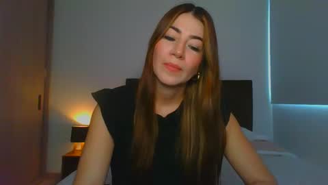 Snapshot of _violeta_white_ chatting on 03/12/25, 10:28 Violeta online show from 03/12/25, 10:28
