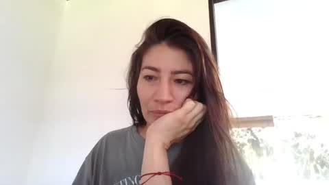 Snapshot of _violeta_white_ chatting on 10/11/25, 03:32 Violeta online show from 10/11/25, 03:32