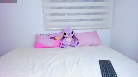 Snapshot of _violetadulce chatting on 12/18/24, 12:32 Violeta online show from 12/18/24, 12:32