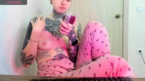 Snapshot of _viv1an_ chatting on 02/04/25, 05:45 Alis online show from 02/04/25, 05:45