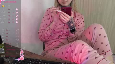 Snapshot of _viv1an_ chatting on 02/08/25, 11:12 Alis online show from 02/08/25, 11:12