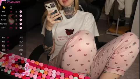 Alis online show from 04/21/26, 02:04