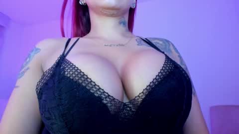 Snapshot of _viviana chatting on 02/21/26, 01:39 INSTAGRAM pinzon viviana online show from 02/21/26, 01:39