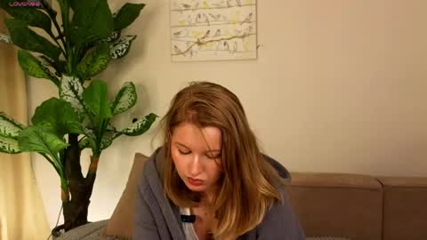 _watchmesmile_ online show from 04/18/26, 06:06