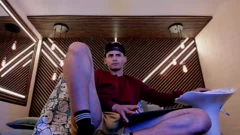 Snapshot of _white_fox_ chatting on 03/10/25, 11:32 white fox online show from 03/10/25, 11:32