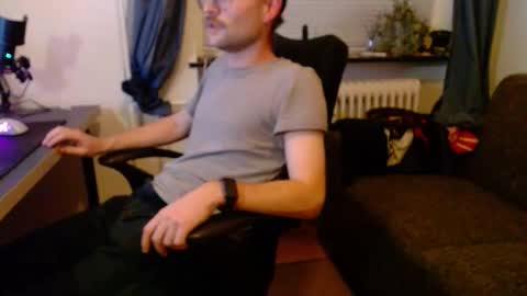 _whoisthatguy_ online show from 11/18/25, 06:12