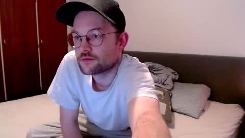 Snapshot of _whoisthatguy_ chatting on 02/01/26, 12:48 _whoisthatguy_ online show from 02/01/26, 12:48