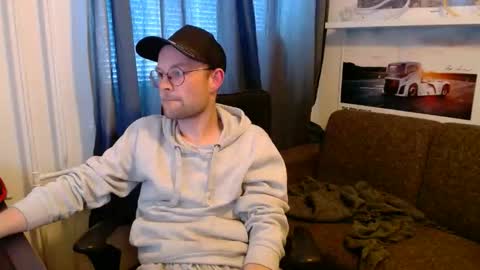 Snapshot of _whoisthatguy_ chatting on 05/15/26, 04:58 _whoisthatguy_ online show from 05/15/26, 04:58
