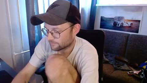 Snapshot of _whoisthatguy_ chatting on 05/27/26, 05:21 _whoisthatguy_ online show from 05/27/26, 05:21