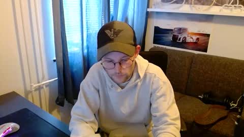 Snapshot of _whoisthatguy_ chatting on 06/07/26, 12:42 _whoisthatguy_ online show from 06/07/26, 12:42