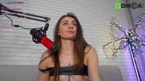 Lily online show from 02/06/25, 10:21