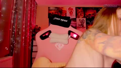 Snapshot of _witch__ chatting on 02/18/25, 07:32 Enni online show from 02/18/25, 07:32