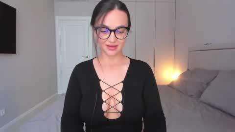 Nika online show from 09/28/25, 10:53