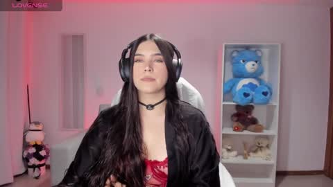 Snapshot of _wtdreamgirl chatting on 06/08/26, 04:35 Luisa online show from 06/08/26, 04:35