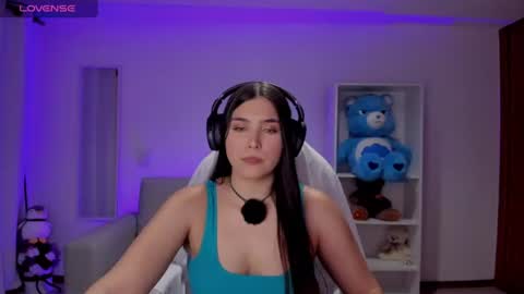 Snapshot of _wtdreamgirl chatting on 07/04/26, 02:40 Luisa online show from 07/04/26, 02:40