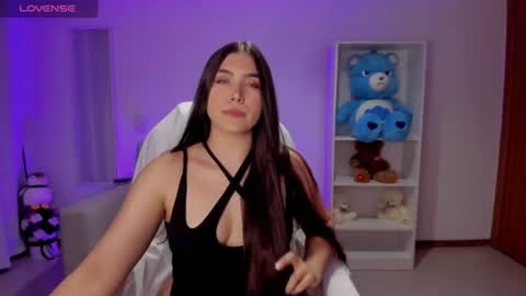 Snapshot of _wtdreamgirl chatting on 07/13/26, 07:44 Luisa online show from 07/13/26, 07:44