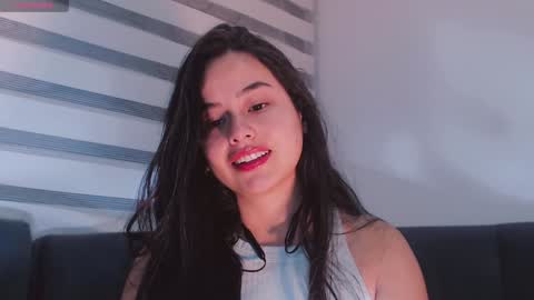 Snapshot of _your_little_nut chatting on 12/20/24, 01:47 Macca and Ana online show from 12/20/24, 01:47
