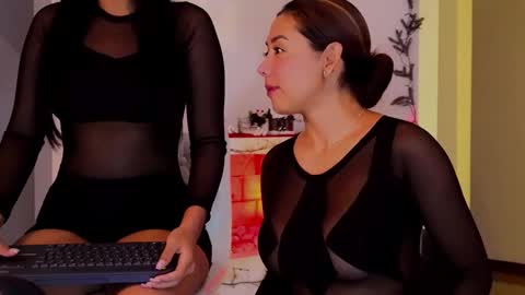Snapshot of _your_little_nut chatting on 12/23/24, 12:25 Macca and Ana online show from 12/23/24, 12:25