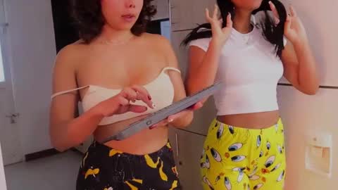 Snapshot of _your_little_nut chatting on 01/20/25, 01:11 Macca and Ana online show from 01/20/25, 01:11