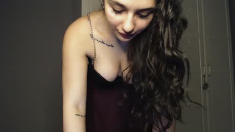 Niki online show from 12/24/24, 10:06