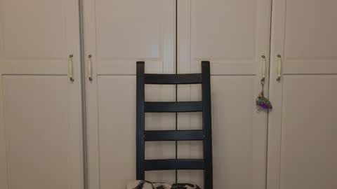 Niki online show from 10/29/25, 10:55