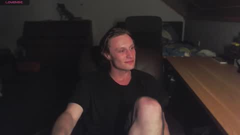 Snapshot of _yourcuteboy_ chatting on 09/28/25, 10:37 _yourcuteboy_ online show from 09/28/25, 10:37