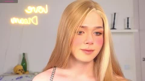 Snapshot of _yourfoxy_ chatting on 10/15/25, 12:38 LITTLE FOX online show from 10/15/25, 12:38