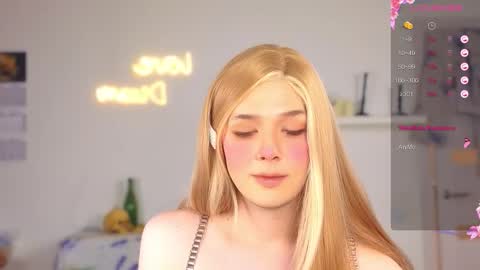 Snapshot of _yourfoxy_ chatting on 10/25/25, 01:40 LITTLE FOX online show from 10/25/25, 01:40