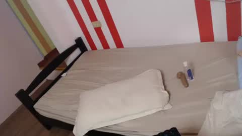 Snapshot of _yoursexwife_ chatting on 10/25/25, 01:57 sheng online show from 10/25/25, 01:57